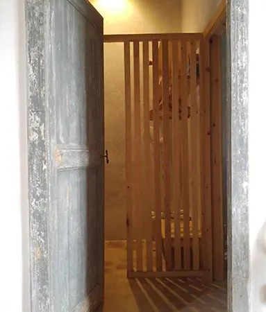 Borgo Petelia, Casa Chiarotti, Antica Casa Con Scala Esterna Strongoli