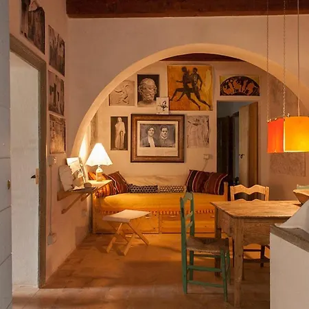 Borgo Petelia, Casa Chiarotti, Antica Casa Con Scala Esterna Strongoli